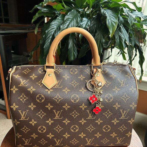 New CLOVER AND HEART Bag Charm Red Gold Tone 💕 - Picture 5 of 9